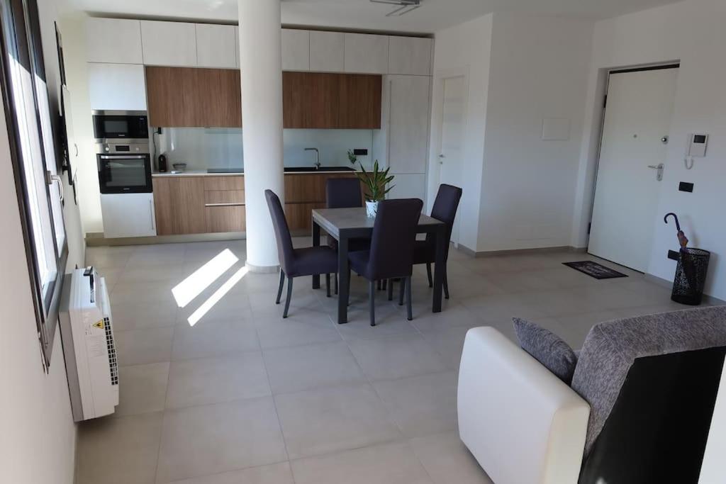 Appartamento La Casa Di Loris Sarzana Esterno foto